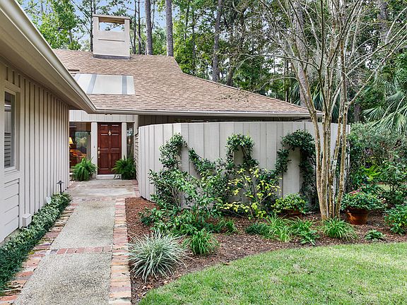 4th image of 28 Wisteria Ln
