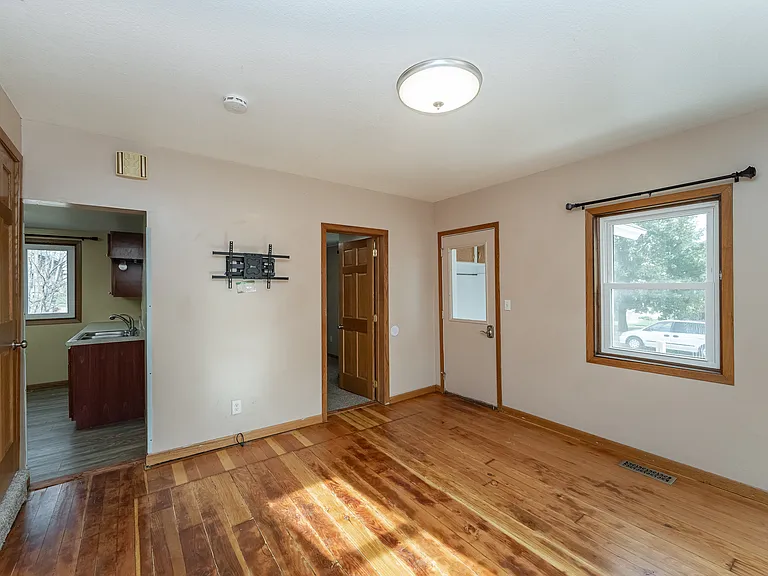 85 Linden St — Photo 13