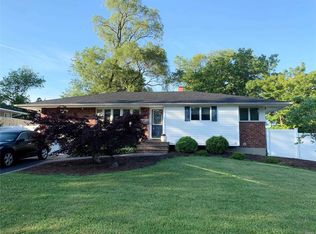 28 Rita Cres, Commack, NY 11725
