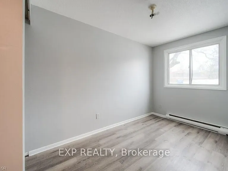 1200 Courtland Ave E #15 — Photo 4