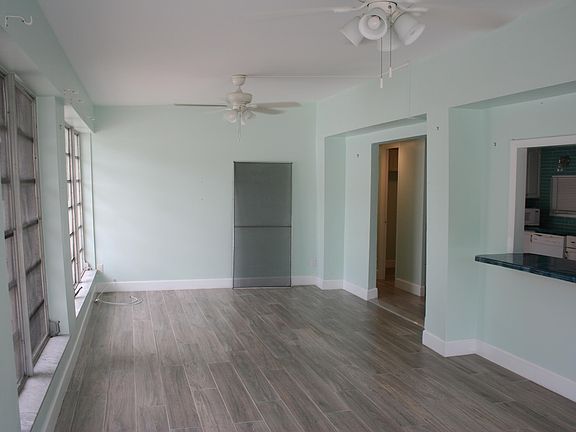 2nd image of 228 Oleander Dr