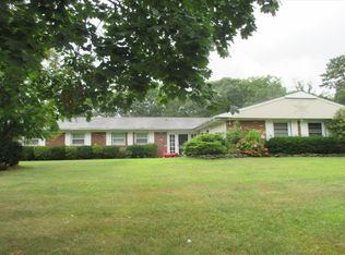 40 Westbrook Rd, Coram, NY 11727