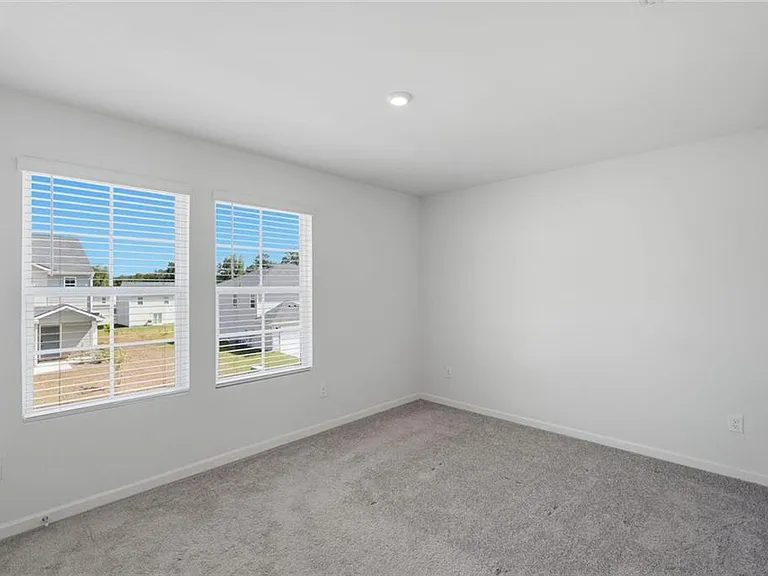 133 Oxford Ln — Photo 13