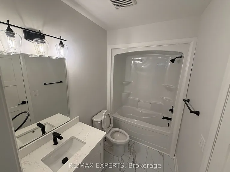 440 Wellington St E — Photo 8