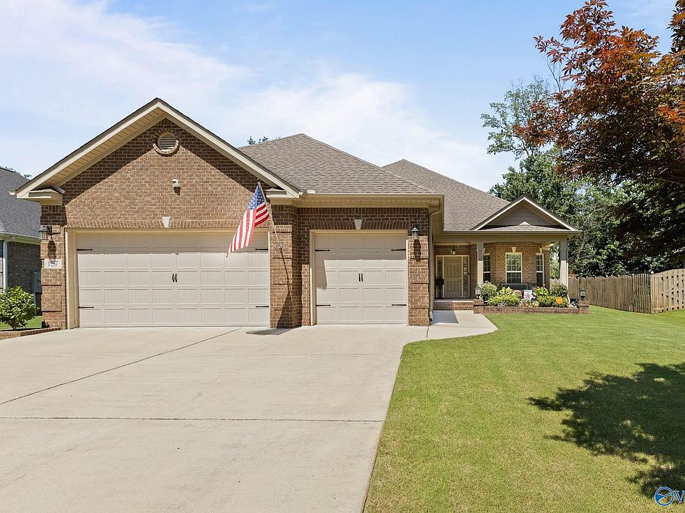 1st image of 157 Huntsmen Ln