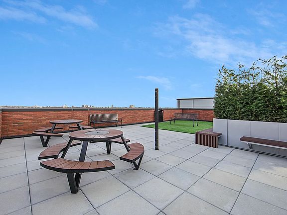 3rd image of 567 Ocean Pkwy APT 7D