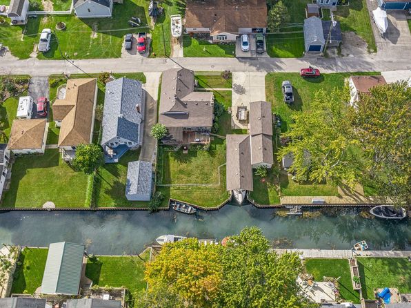 138 Island Ct, Algonac, MI 48001