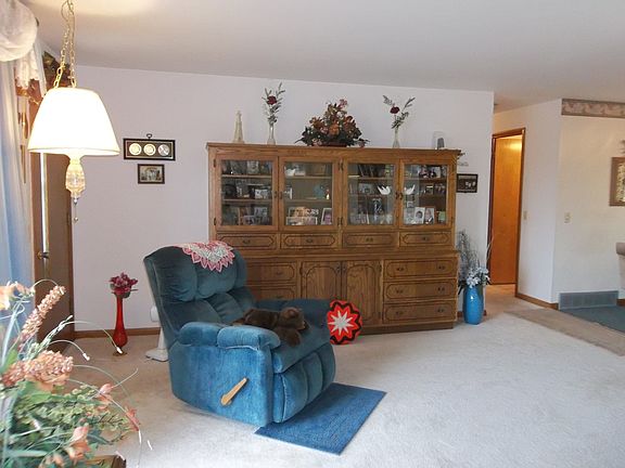 5th image of 308 Hopkins Dr