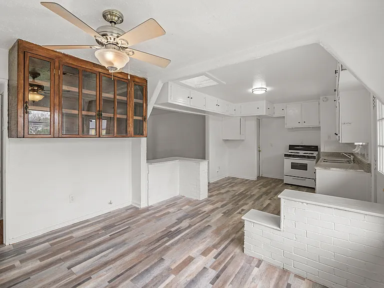 8171 Redfern Dr — Photo 2
