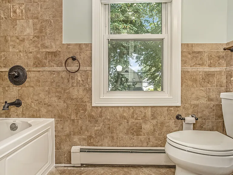 104 Sheridan Ave — Photo 26