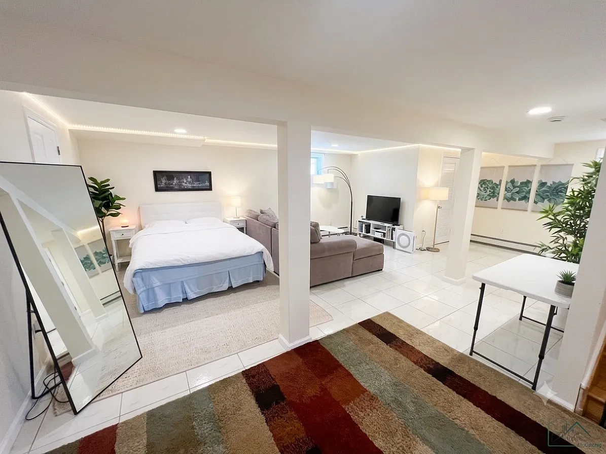 Studio, 1100 sqft, $1,700 — Photo 3