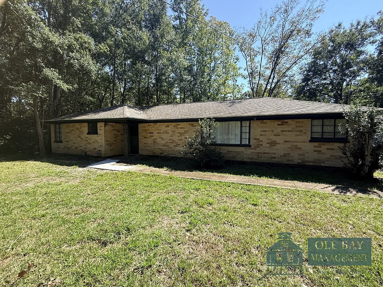 3 bed, 1.5 bath, $1,100 — Photo 1
