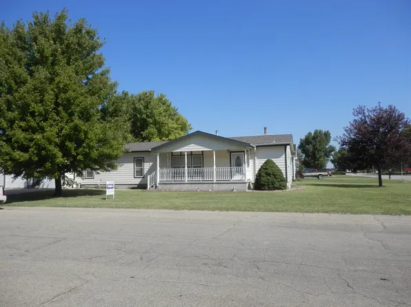 200 NW 6th St, Plainville, KS 67663