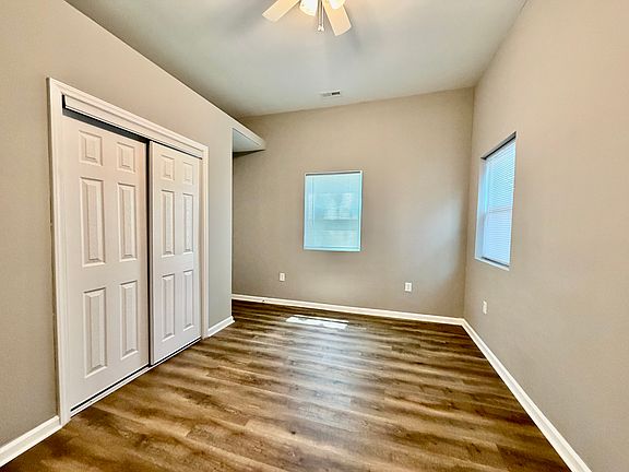 5th image of 457 Fewell St