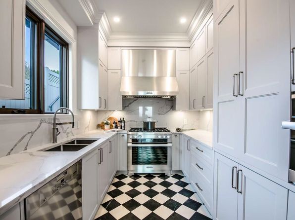 6 bedroom rental in West Vancouver — photo 14