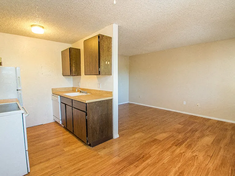 3161 Madison Avenue P218 Kitchen and Dining Area