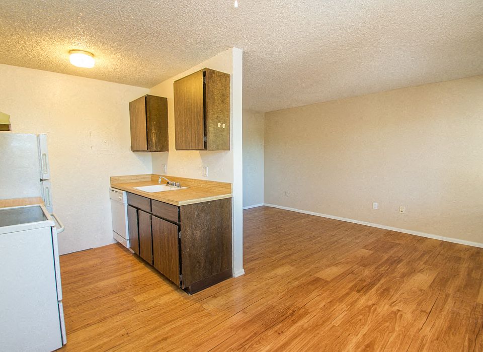 3161 Madison Avenue P218 Kitchen and Dining Area