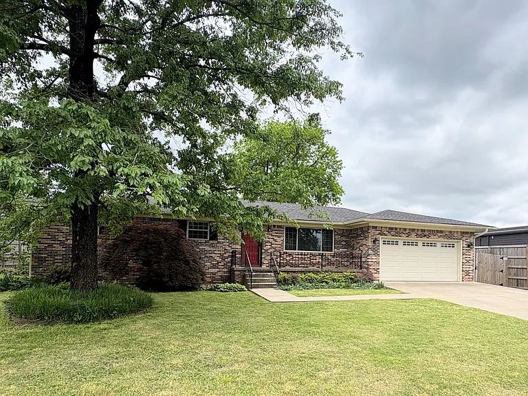 3700 Dallas St — Photo 1