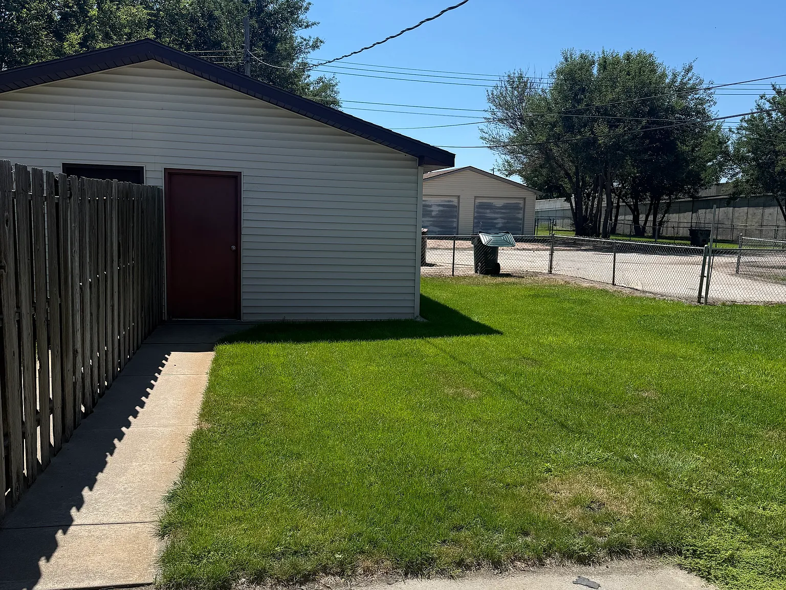 2 bed, 868 sqft, $1,350 — Photo 2