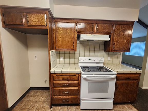3rd image of 5120 Appleblossom Dr APT 4