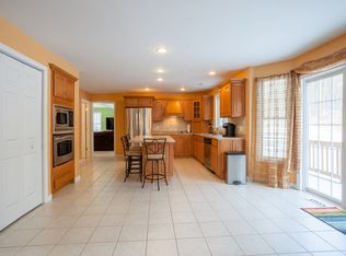 152 Old Worcester Rd, Charlton, MA 01507