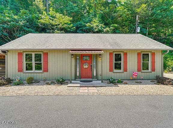 3rd image of 840 Sleepy Hollow Rd
