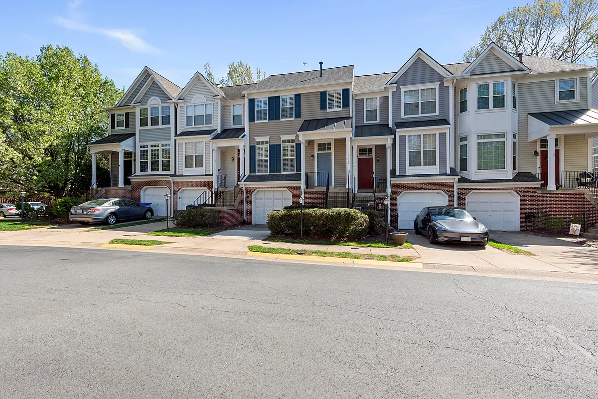 Building Photo - 47645 Weatherburn Ter