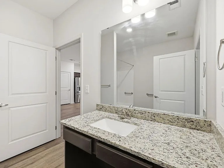 190 Grove Cir #104 — Photo 22