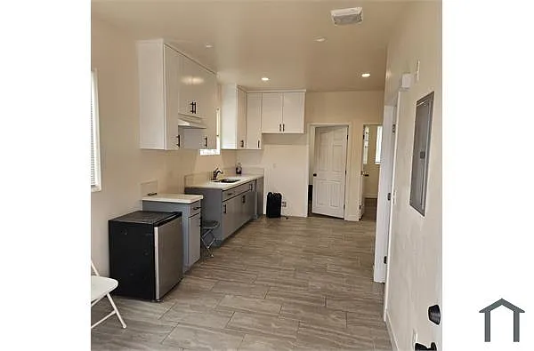 Building Photo - 9254 S Central Ave #2