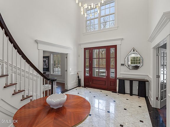 3rd image of 10 Wyckham Hill Ln