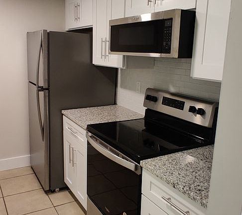 3rd image of 2321 NE 2nd St APT 15