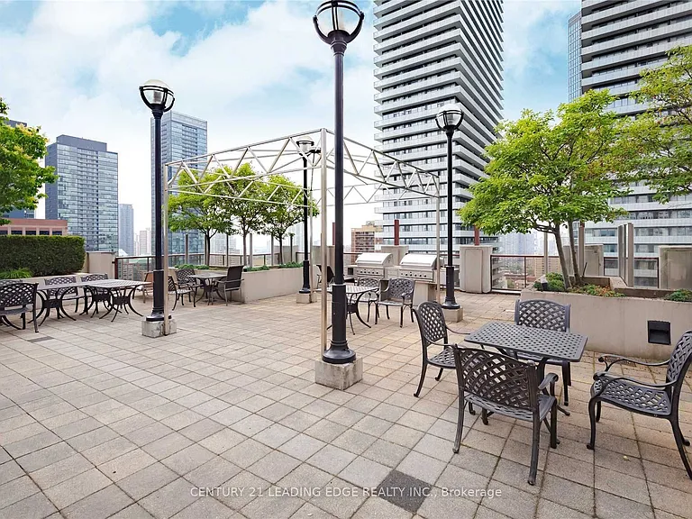 85 Bloor St E #1413 — Photo 25