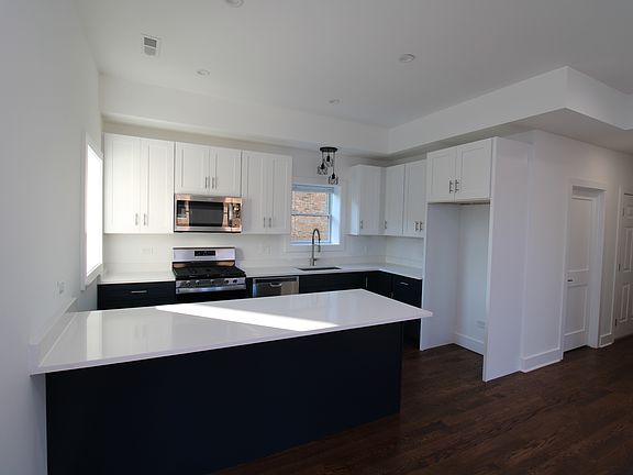 2nd image of 1440 N Milwaukee Ave #3