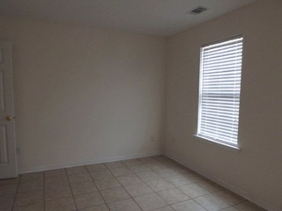 3rd image of 110 Shamrock Dr