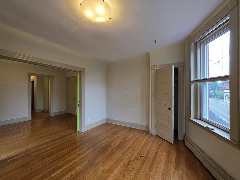 533 Chapel St #C — Photo 5