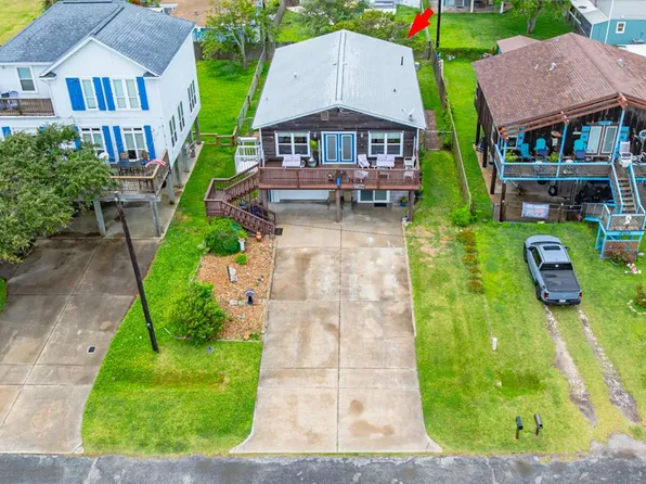 205 S 2nd St, Rockport, TX 78382