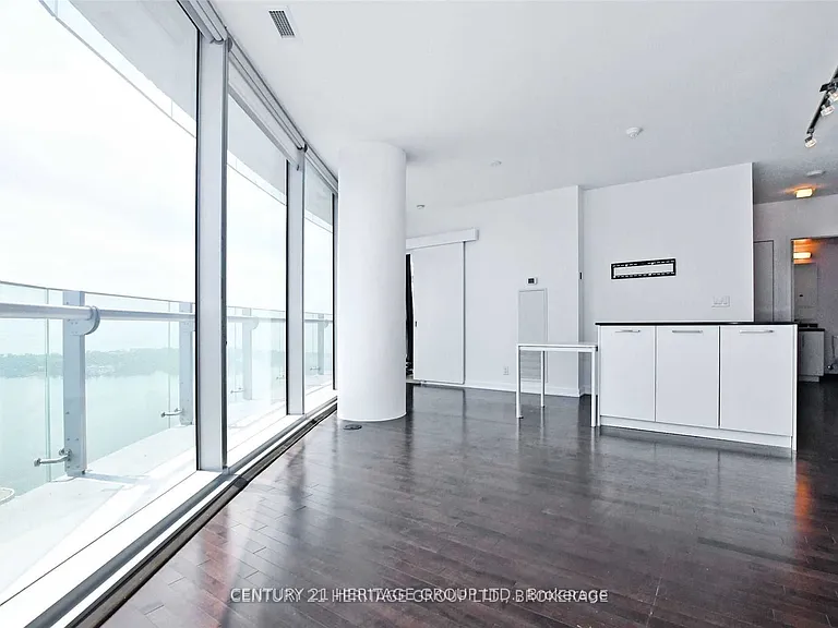 12 York St #5202 — Photo 8