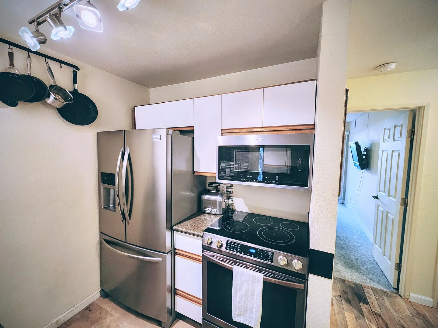 Nice Fully Furnished Condo on the border of Cupertino & Saratoga — Photo 3