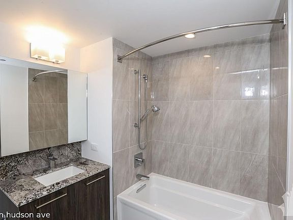 5th image of 752 N Hudson Ave #712
