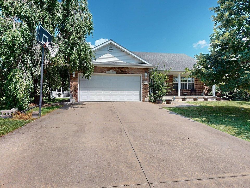 1st image of 3210 Sandstone St