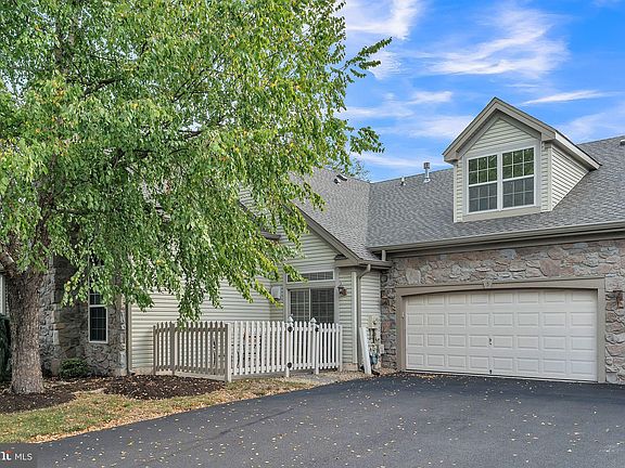 2nd image of 5 Legacy Oaks Dr