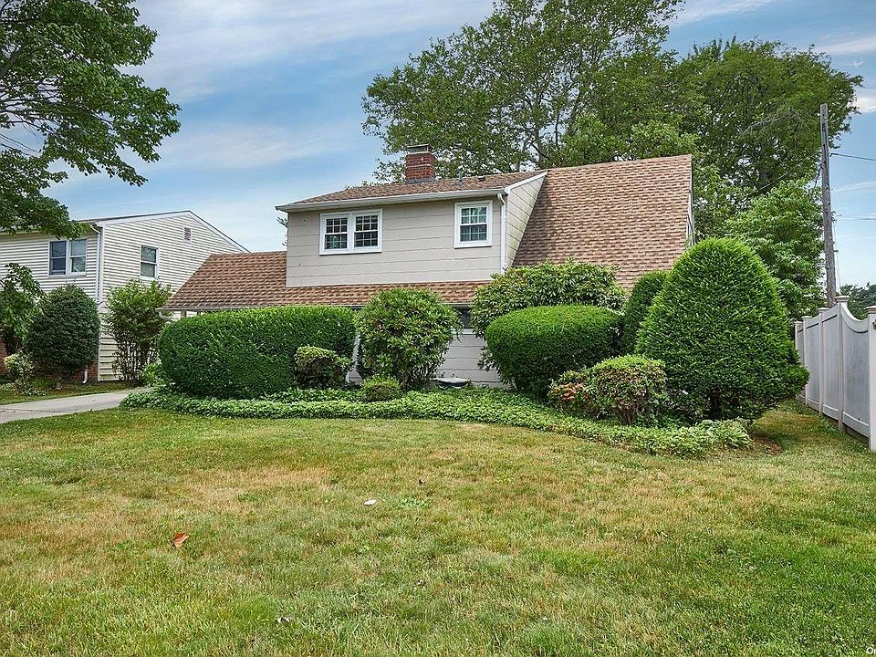 1st image of 77 Sprucewood Drive