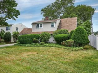 77 Sprucewood Dr, Levittown, NY 11756