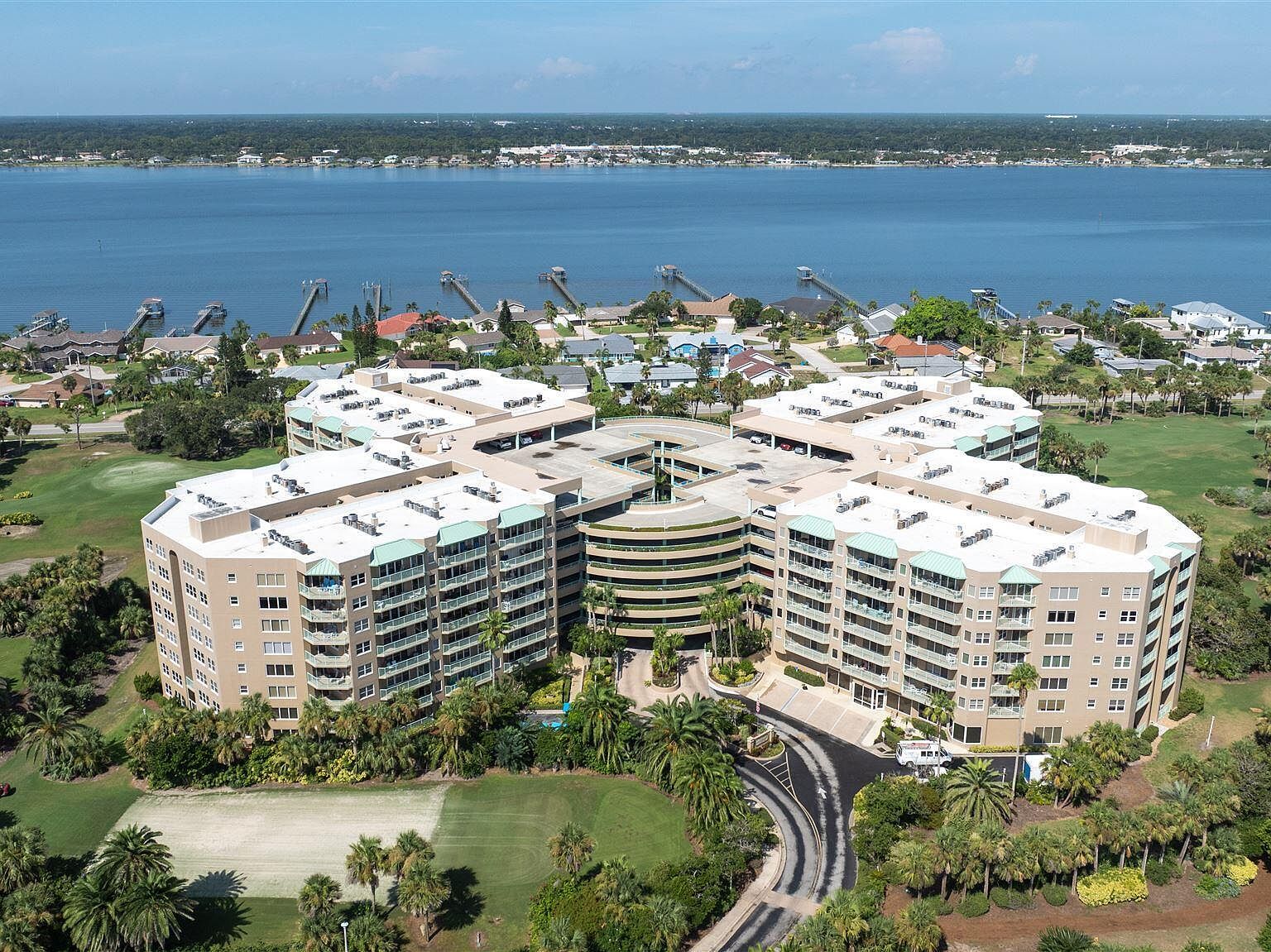 4 Oceans West Blvd APT 601A