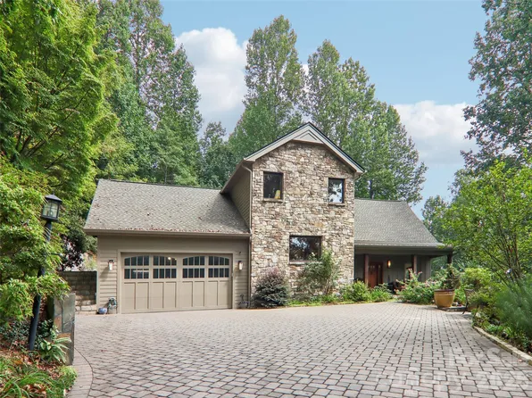 404 Southview Ln, Flat Rock, NC 28731