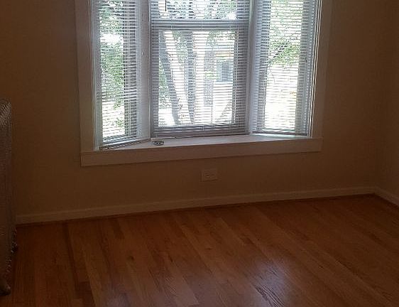 2nd image of 909 Pleasant St APT 2E
