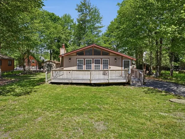 1739 Rolling Hills Dr, Tobyhanna, PA 18466