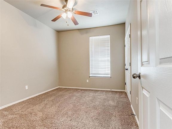 4th image of 804 Aspen Dr