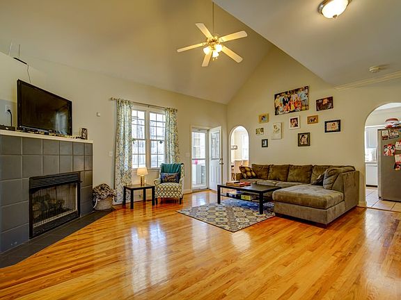 4th image of 247 Hunters Pointe Dr