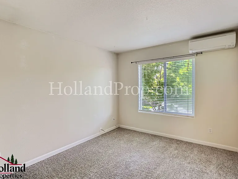 222 NE 76th Ave — Photo 21